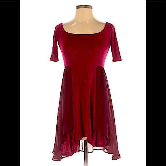 Little red dress โค๏ธ๐น - Picture 1 of 5